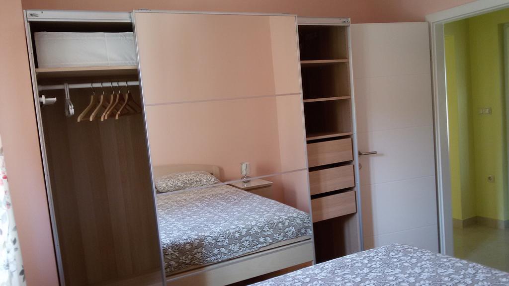 Apartman Viktorija Lägenhet Vodice Exteriör bild